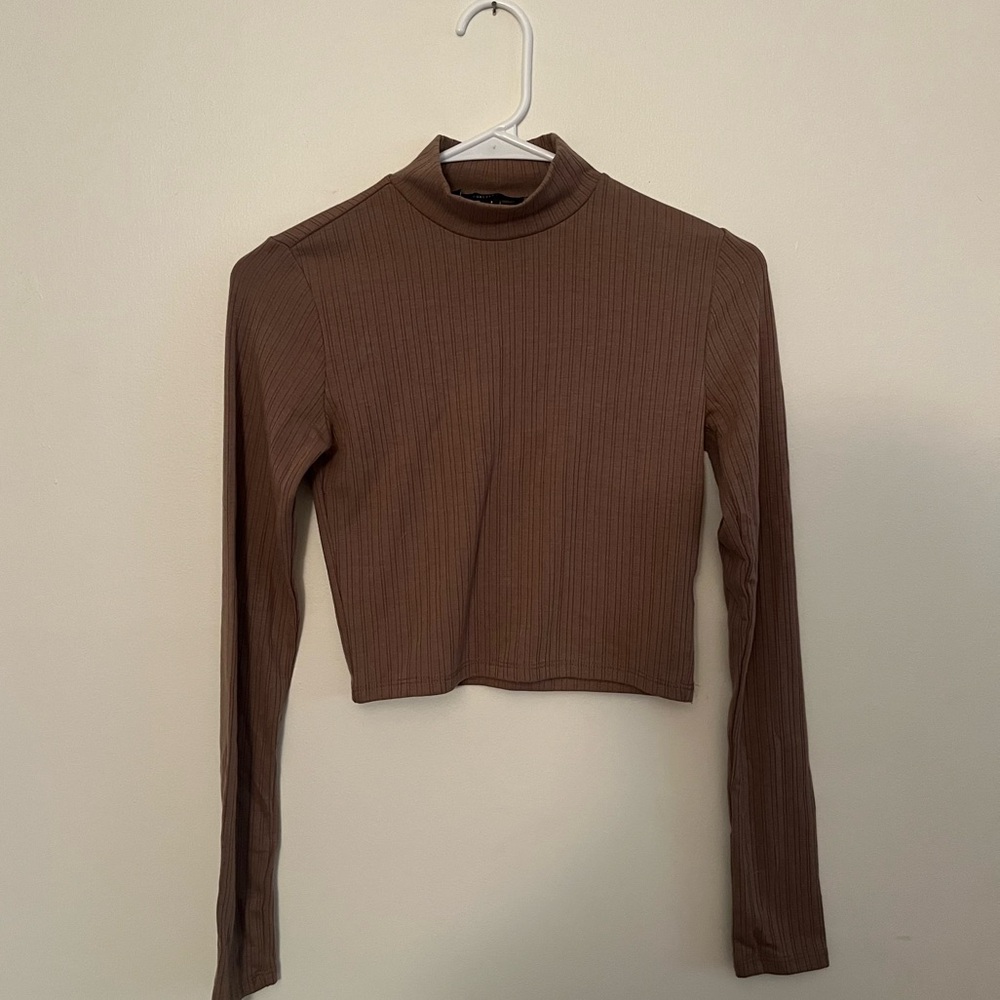 Brown striped mock neck crop top size s